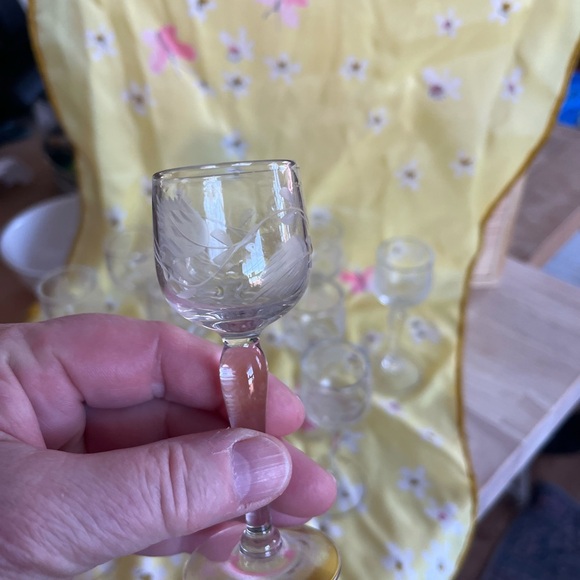 Set of 12 GORGEOUS Vintage Etched Cordial Glasses - EUC - Picture 2 of 5